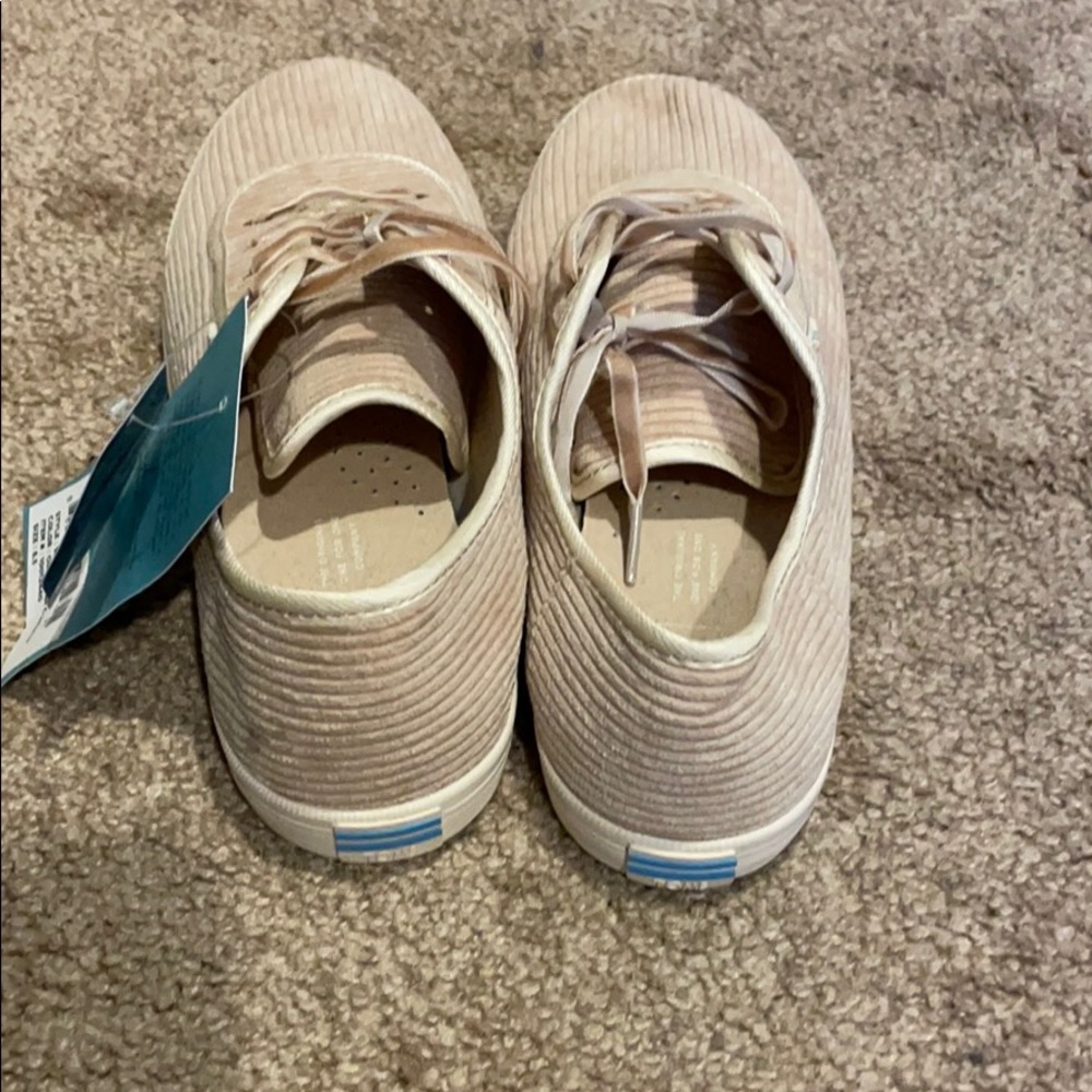 Shoes - Picture 3 of 4